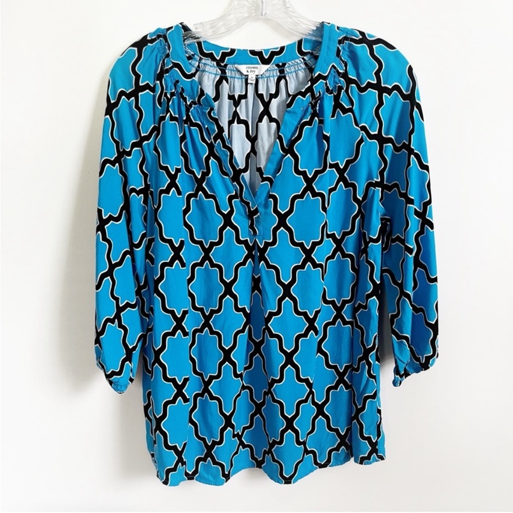 Crown & Ivy shirt blue black quatrefoil flowy 3/4 sleeves split neck